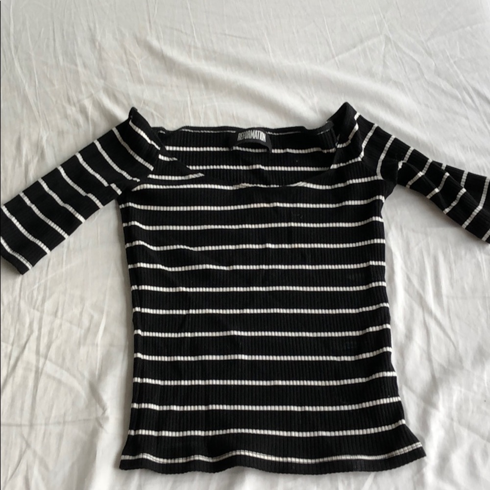Reformation off the shoulder tee. Size xs